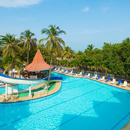 Hotel Las Americas Casa De Playa Cartagena  Exterior foto The swimming pool at the hotel