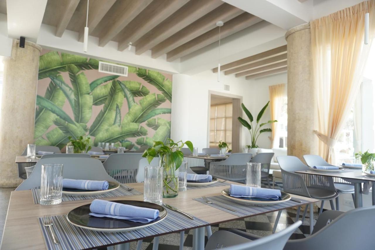 Hotel Las Americas Casa De Playa Cartagena  Exterior foto Interior of the restaurant
