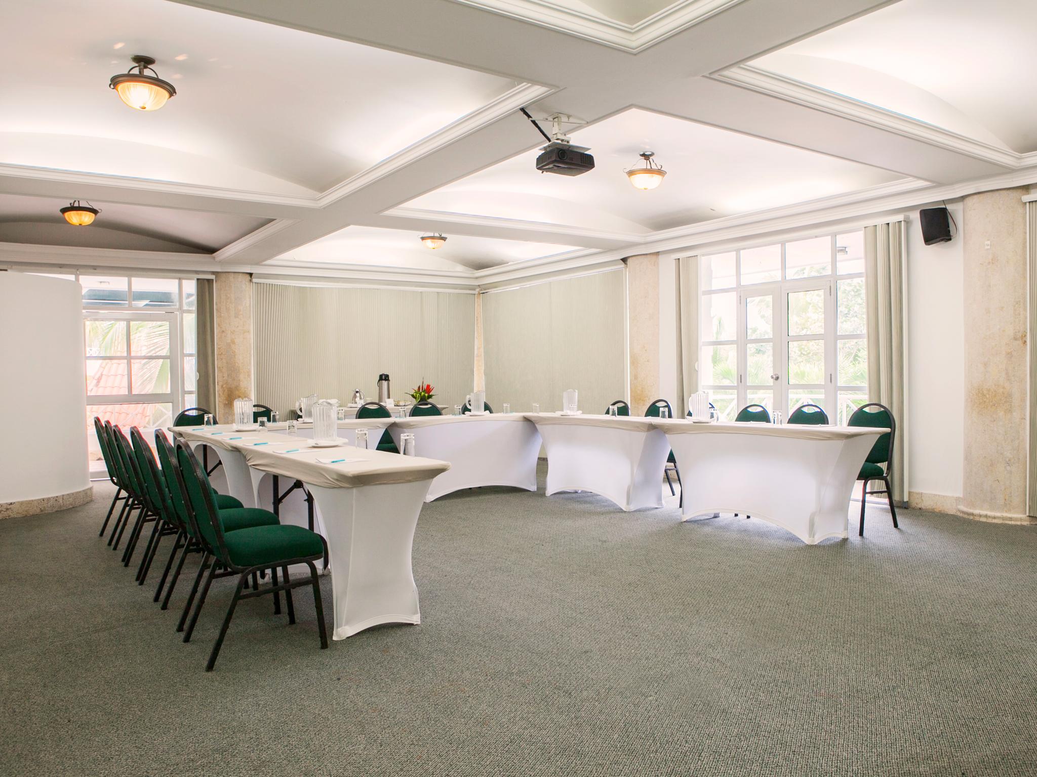 Hotel Las Americas Casa De Playa Cartagena  Exterior foto Meeting room