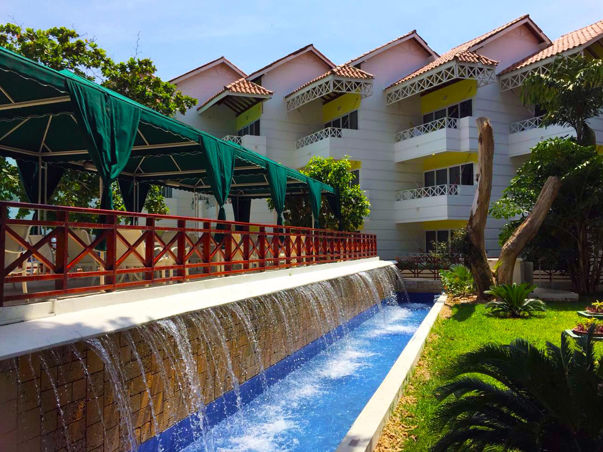Hotel Las Americas Casa De Playa Cartagena  Exterior foto The resort's pool