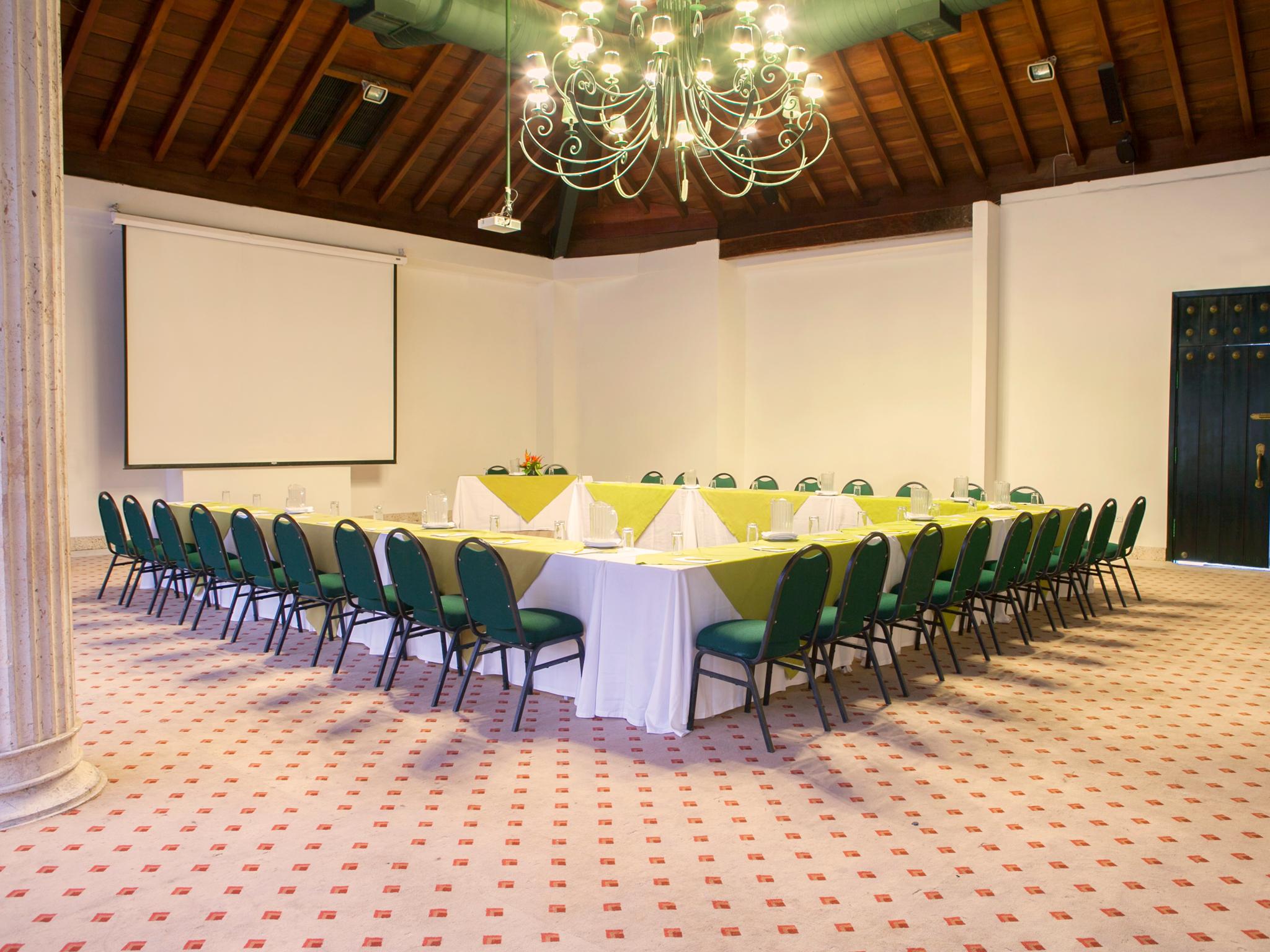 Hotel Las Americas Casa De Playa Cartagena  Exterior foto The meeting room