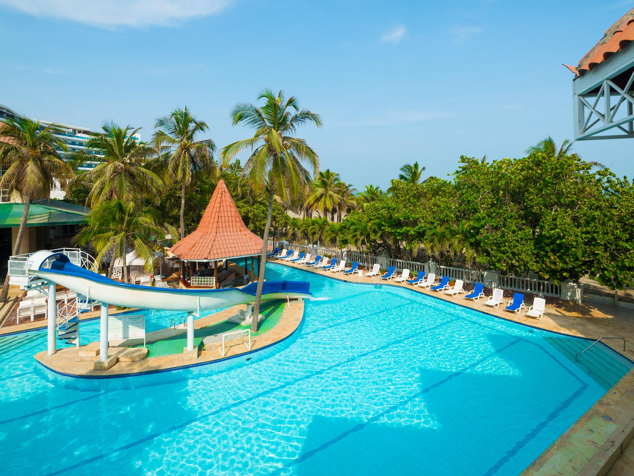 Hotel Las Americas Casa De Playa Cartagena  Exterior foto The swimming pool at the hotel