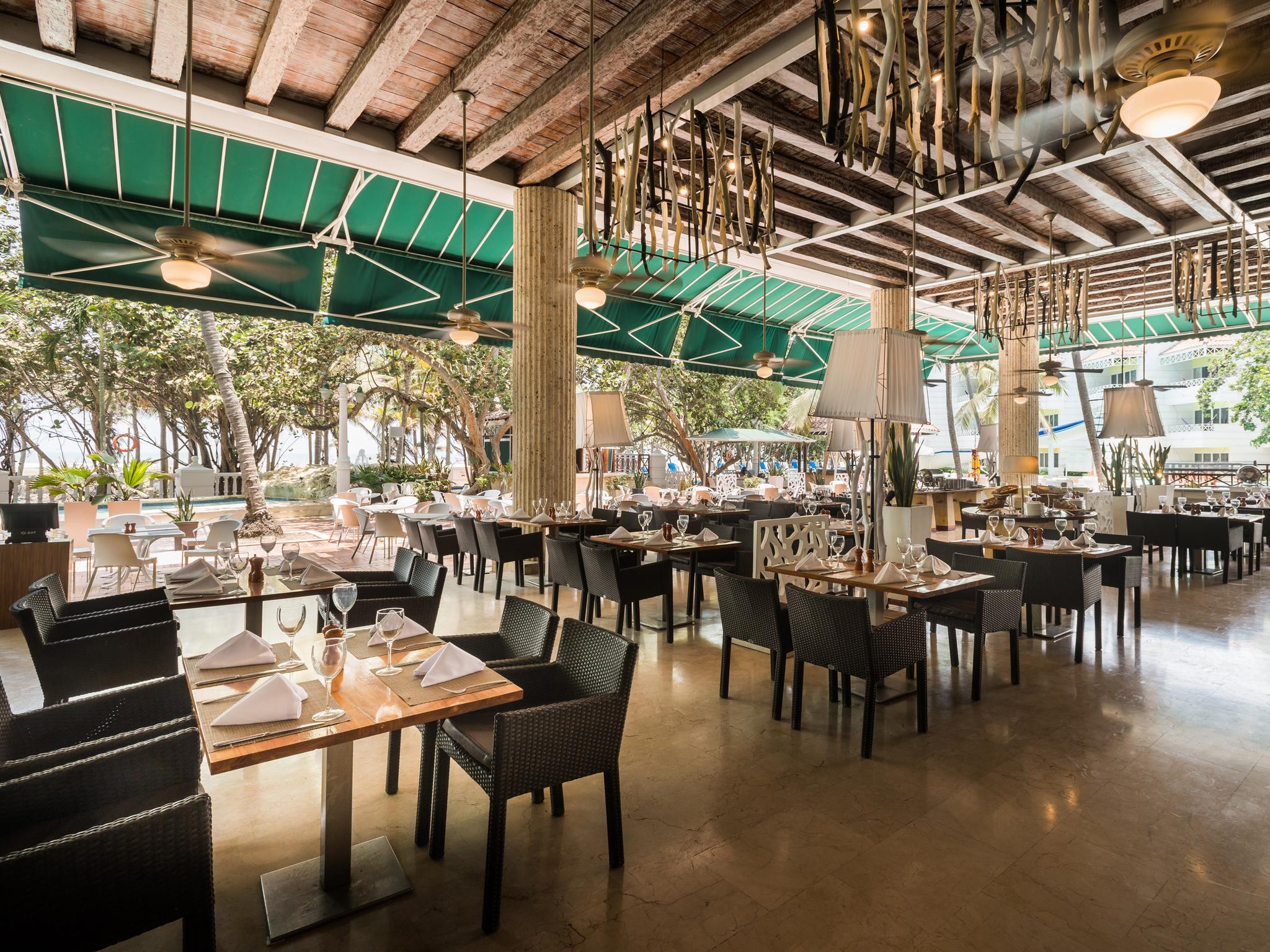 Hotel Las Americas Casa De Playa Cartagena  Exterior foto The interior of the restaurant