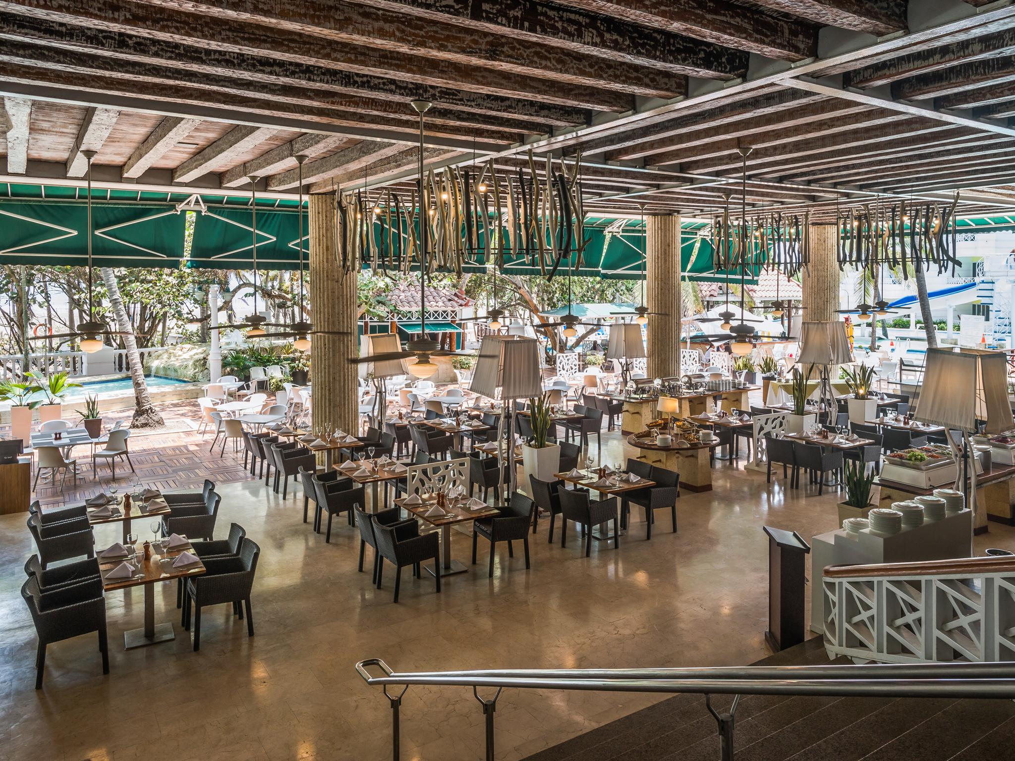 Hotel Las Americas Casa De Playa Cartagena  Exterior foto The Garden Grill