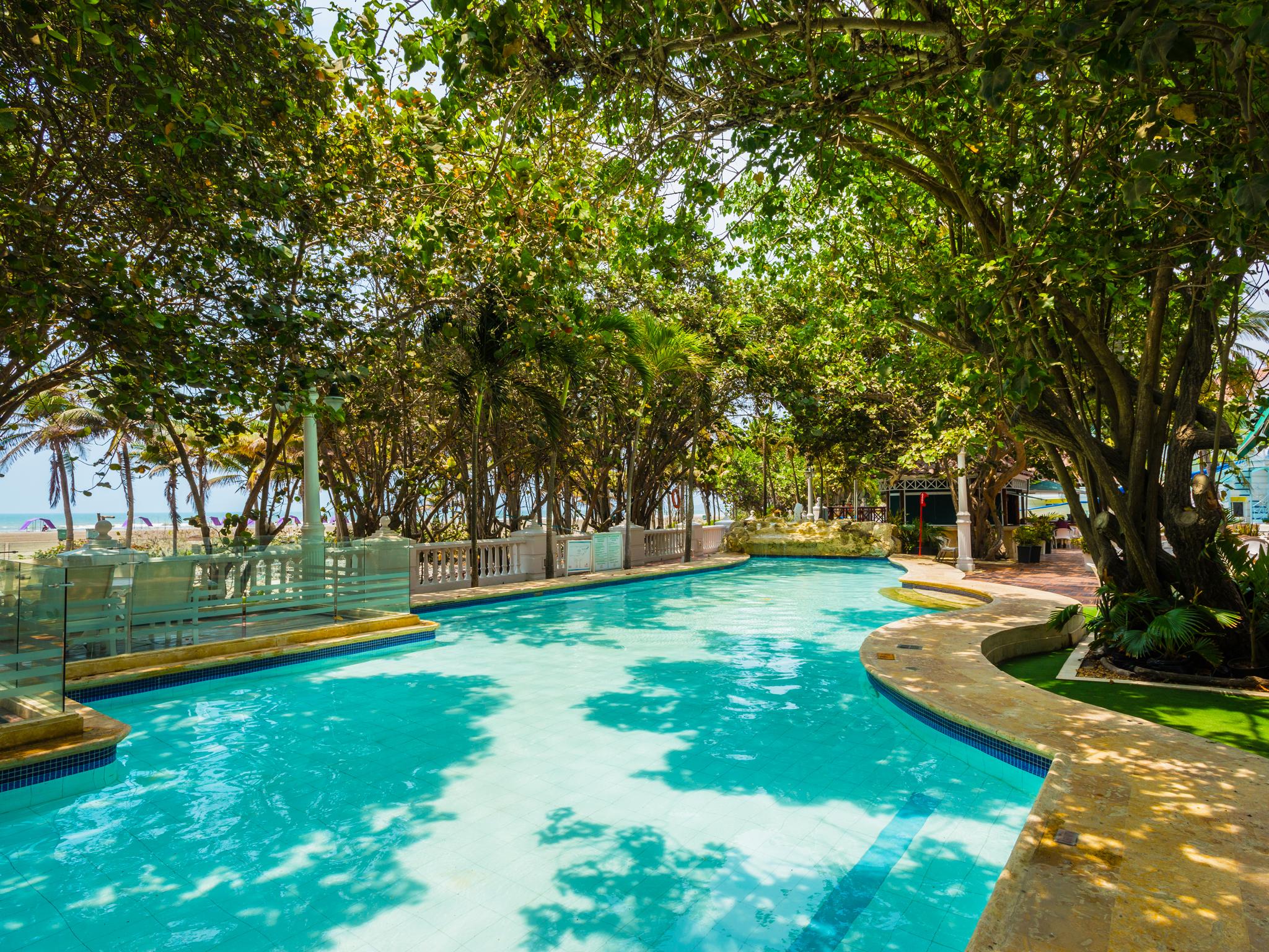 Hotel Las Americas Casa De Playa Cartagena  Exterior foto The swimming pool at the hotel