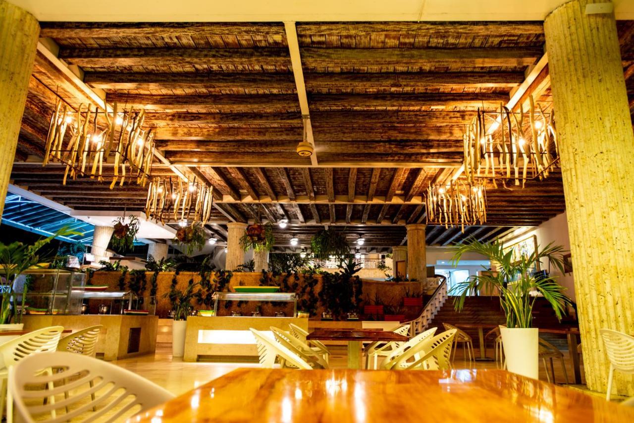 Hotel Las Americas Casa De Playa Cartagena  Exterior foto The lobby of the hotel