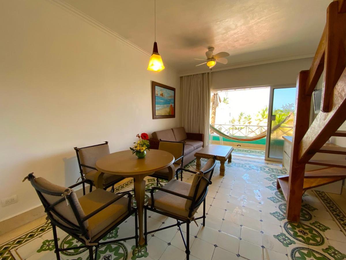 Hotel Las Americas Casa De Playa Cartagena  Exterior foto Living room in a typical condo