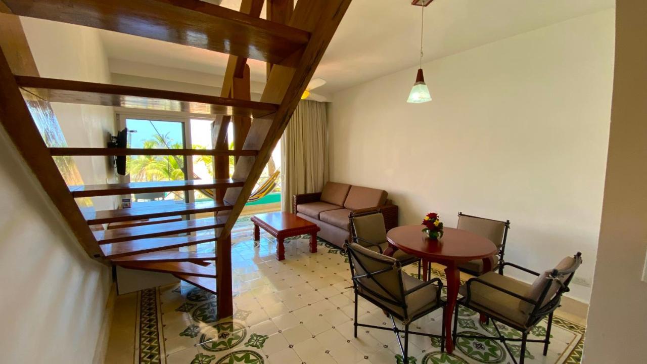 Hotel Las Americas Casa De Playa Cartagena  Exterior foto A living room in a typical apartment at the resort