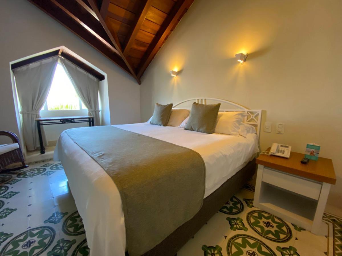 Hotel Las Americas Casa De Playa Cartagena  Exterior foto A room at the hotel
