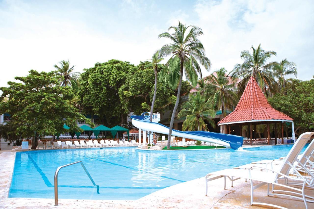 Hotel Las Americas Casa De Playa Cartagena  Einrichtungen foto The swimming pool at the resort