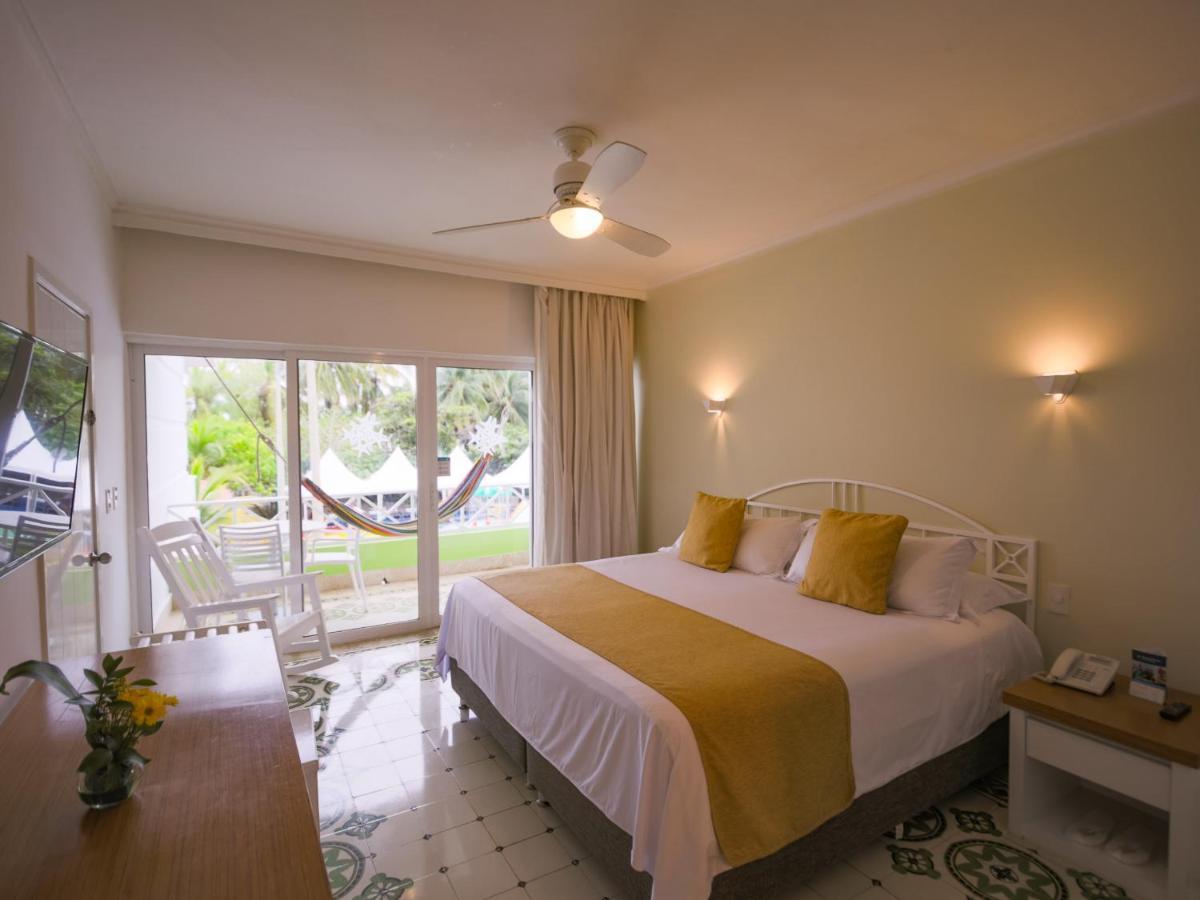 Hotel Las Americas Casa De Playa Cartagena  Exterior foto A bedroom at the hotel