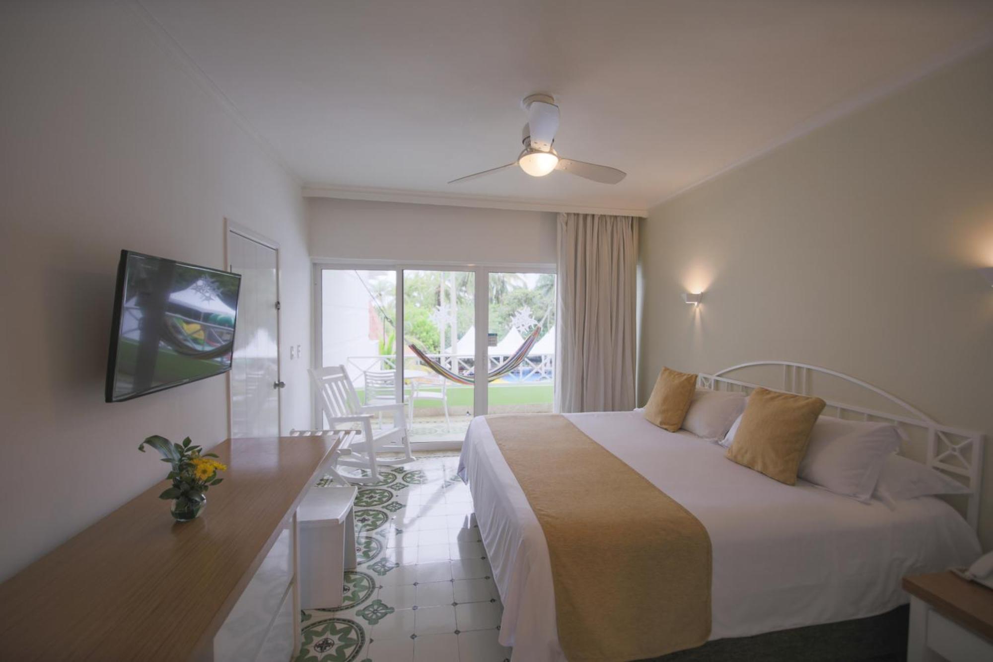 Hotel Las Americas Casa De Playa Cartagena  Exterior foto A room at the hotel